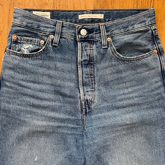 Levi's Ribcage Straight Ankle Jeans in Light Wash | Size 27 - Picture 4 of 7